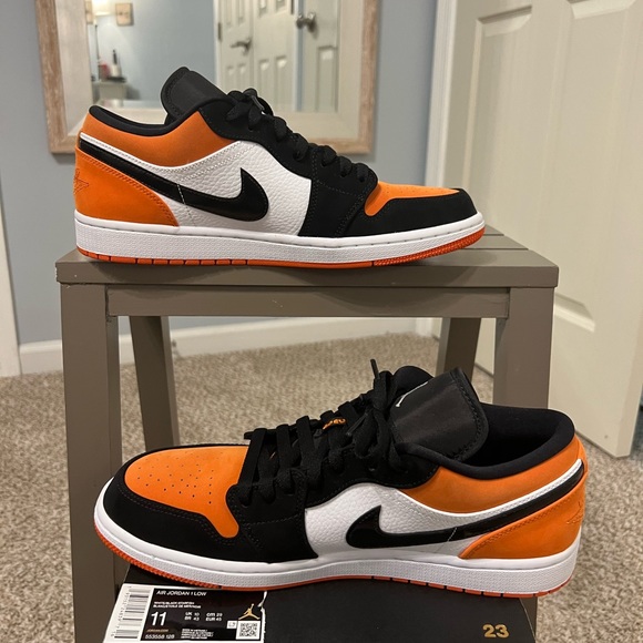 Air Jordan 1 Low Shattered Backboard - Picture 2 of 8